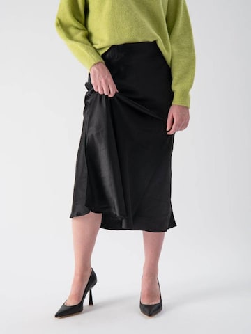 MND Skirt in Black: front
