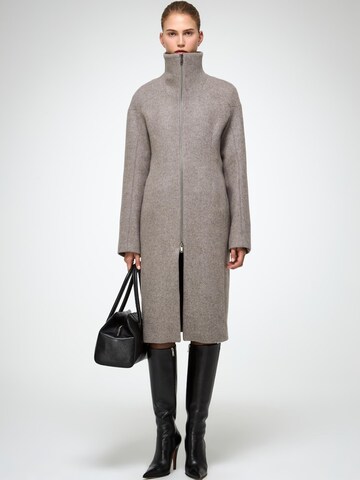 V S P Winter Coat 'Zoelle' in Grey: front