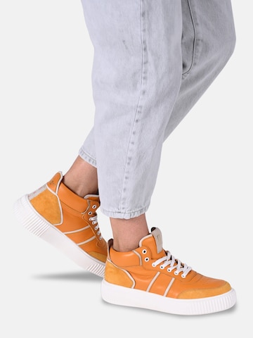 Crickit High-Top Sneakers ' MARWA ' in Orange: front