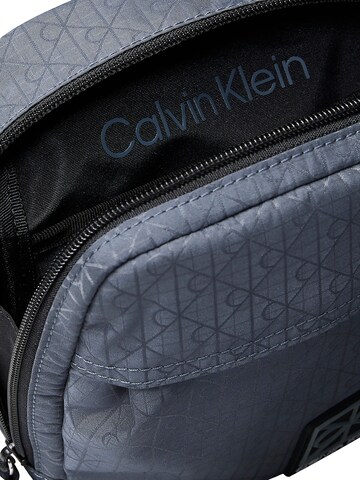 Calvin Klein Crossbody bag in Grey