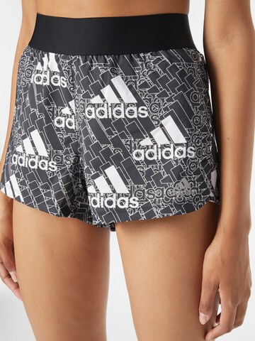 Regular Pantaloni sport 'Logo Graphic Pacer' de la ADIDAS SPORTSWEAR pe alb