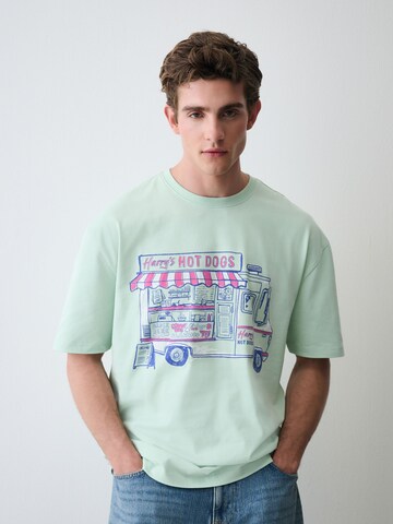 Tricou de la Next pe verde: față
