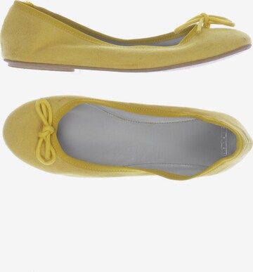 Sisley Flats & Loafers in 37 in Yellow: front