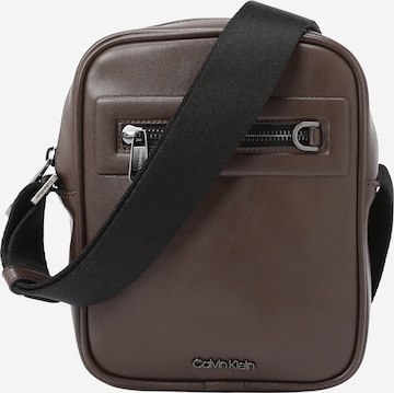 Sac à bandoulière Calvin Klein en marron : devant