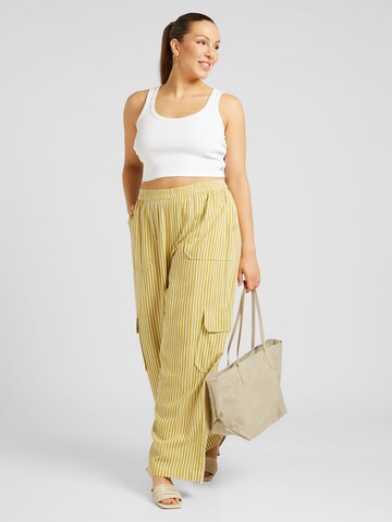 Wide leg Pantaloni cargo 'LEILANI' di Noisy May Curve in giallo