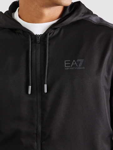 EA7 Emporio Armani Treenipuku värissä musta