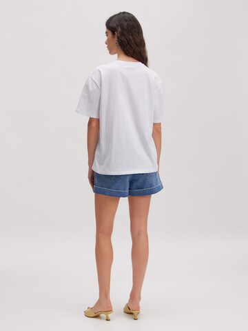 Tricou 'Milly' de la EDITED pe alb