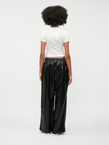 Jordan Loose fit Pleat-front trousers in Black