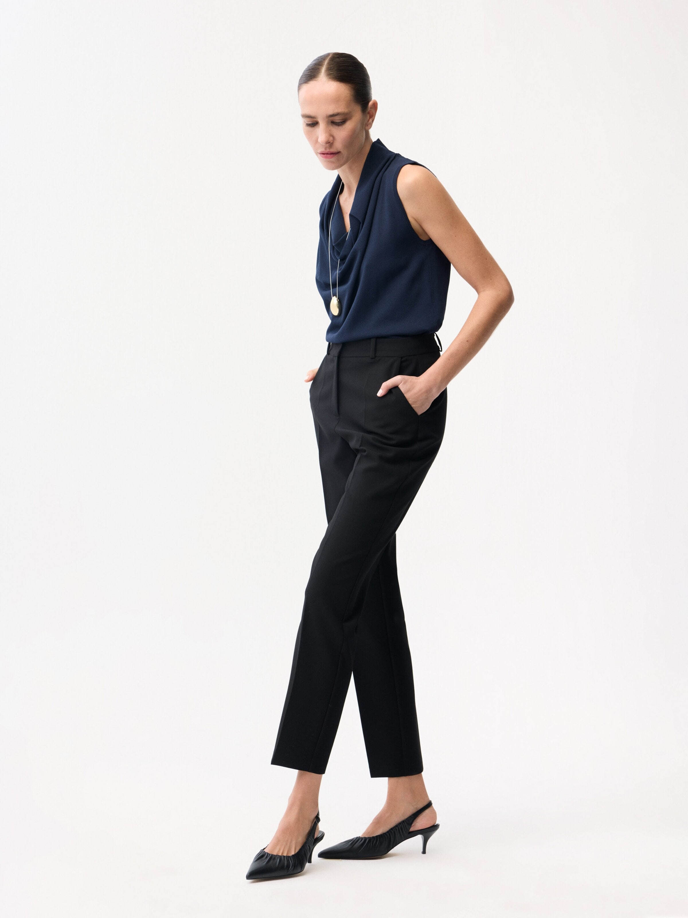 adl Regular Trousers in Black