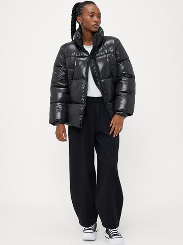 Vero Moda Petite - Chaqueta de entretiempo 'VMSABRINA' en negro