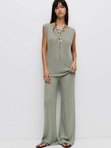 Top de la Pull&Bear pe verde
