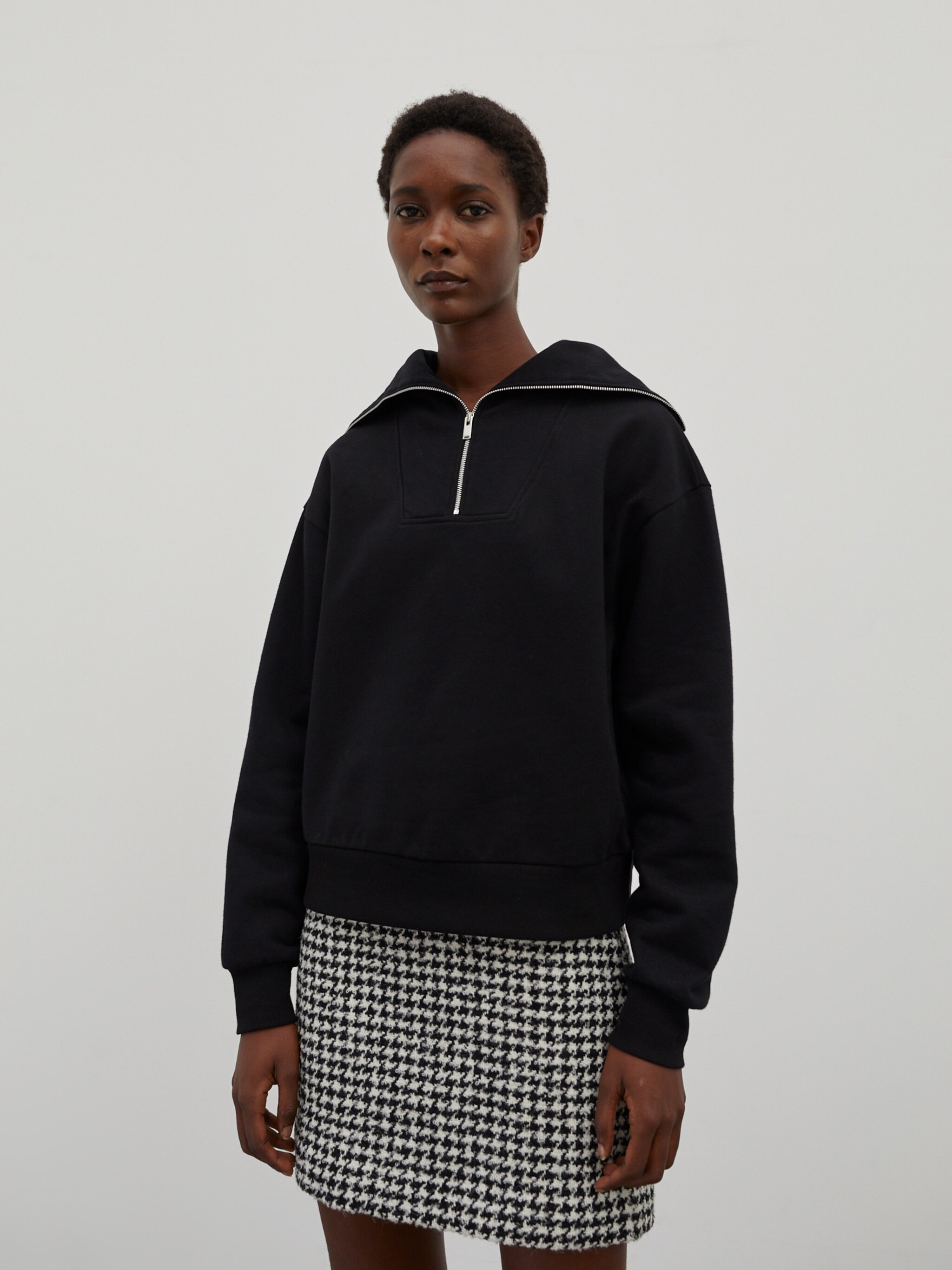 EDITED Produkte Sweatshirt 'Fionn' schwarz