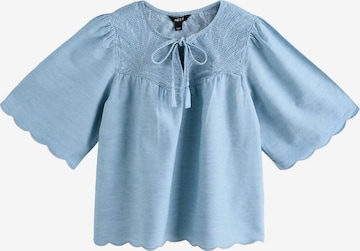 Next Pusero värissä sininen: etupuoli