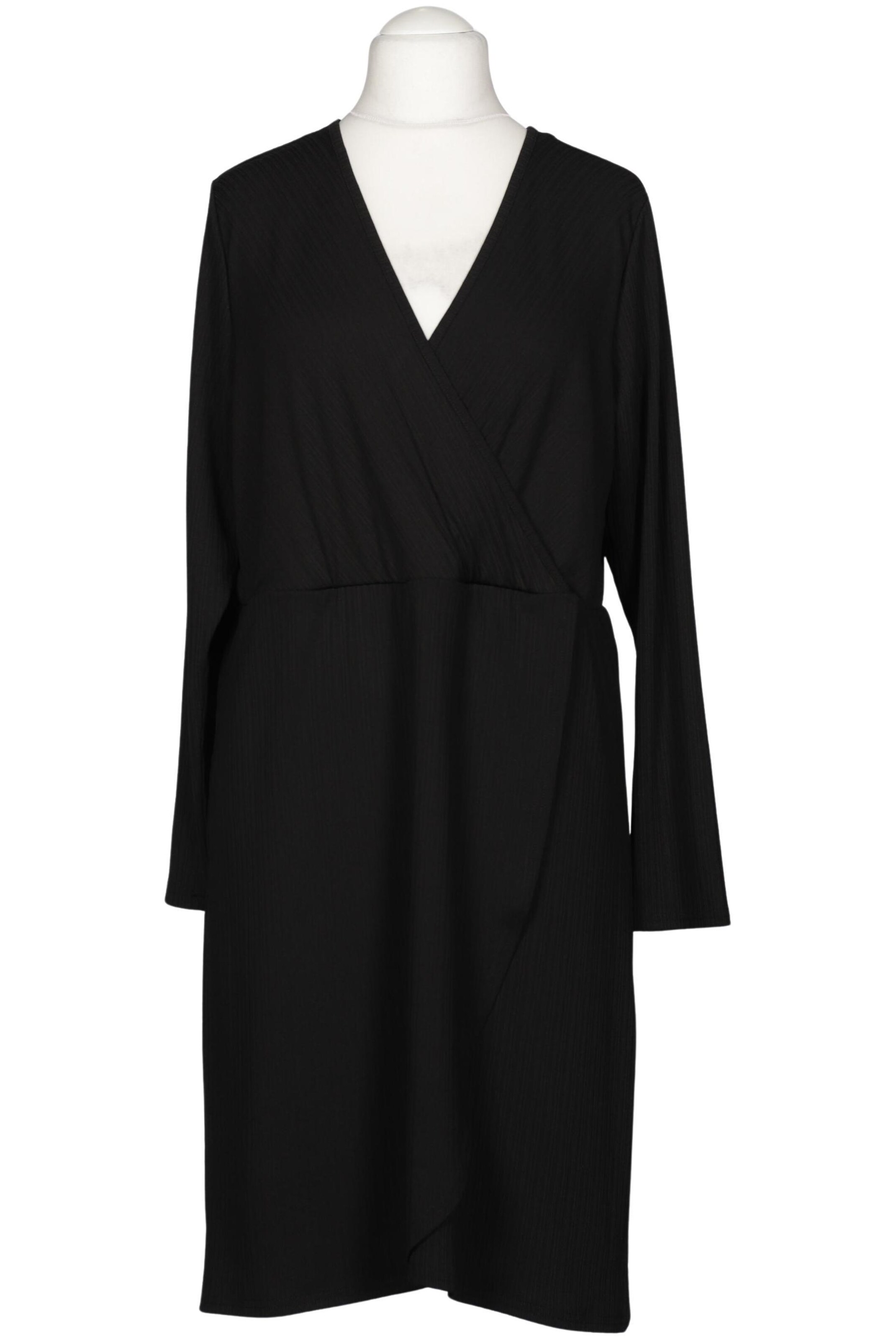 Vero Moda Curve Dress in XXXL in Black: front