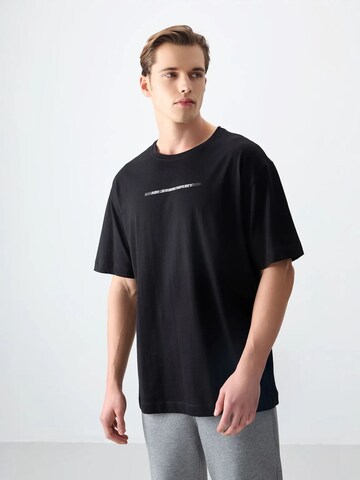 Tommy Life Shirt in Black: front