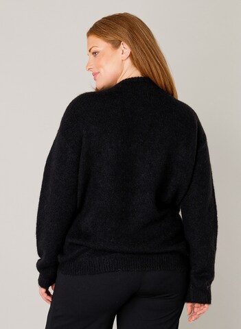 BASE LEVEL CURVY Sweater in Black