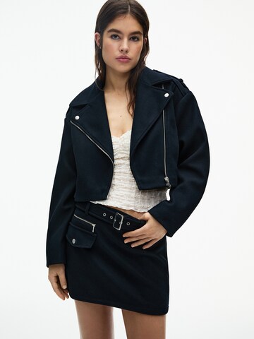 Pull&Bear Välikausitakki värissä sininen: etupuoli