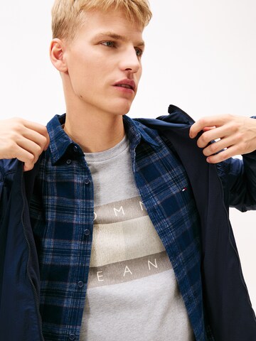 Tommy Jeans Преходно яке 'CHICAGO' в синьо