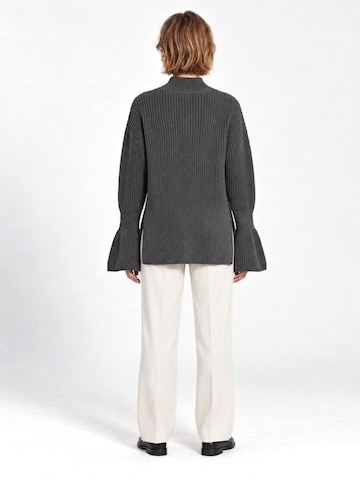 RYVAN Svetr 'Pullover' – šedá