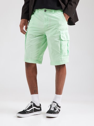 CAMP DAVID Regular Cargo Pants in Green: front
