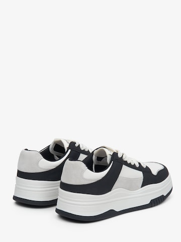 ES8 Sneaker low '23012' i hvid