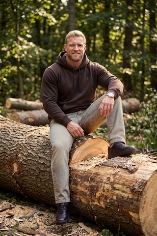 Men Plus Sweatshirt in Brown