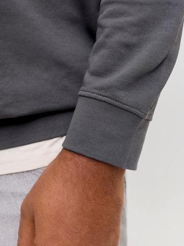 Jack & Jones Plus Tréning póló 'JJEARCHIVE' - szürke