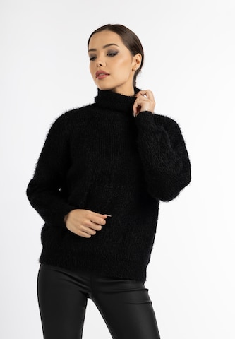 faina Oversized Sweater in Black: front