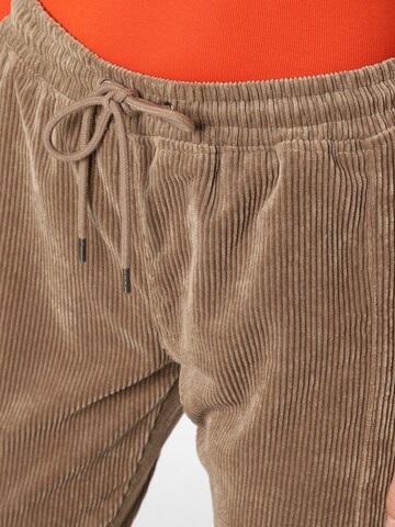 Marie Lund Tapered Hose in Braun