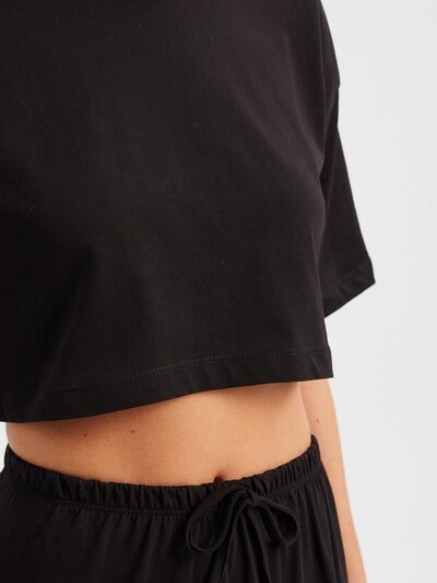 Hiccup Conjunto em preto, Vista do artigo