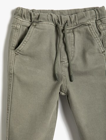 Koton Tapered Jeans in Groen