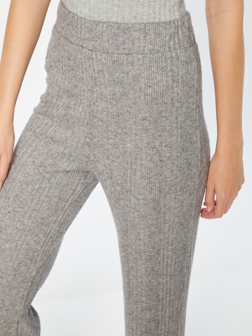 PIECES Flared Pants 'Emmalyn' in Grey