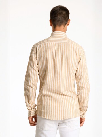 Coupe regular Chemise Lindbergh en beige