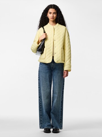 PIECES Φθινοπωρινό και ανοιξιάτικο μπουφάν 'PCRIKKE' σε μπεζ