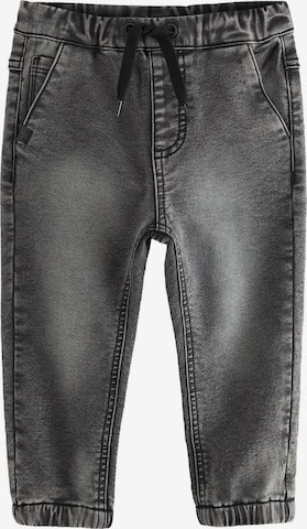 Jean Next en gris : devant