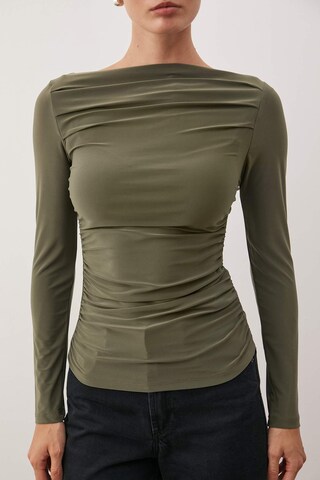 Trendyol Shirt in Groen