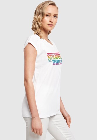 Maglietta 'Stranger Things - Rainbow Dot' di ABSOLUTE CULT in bianco
