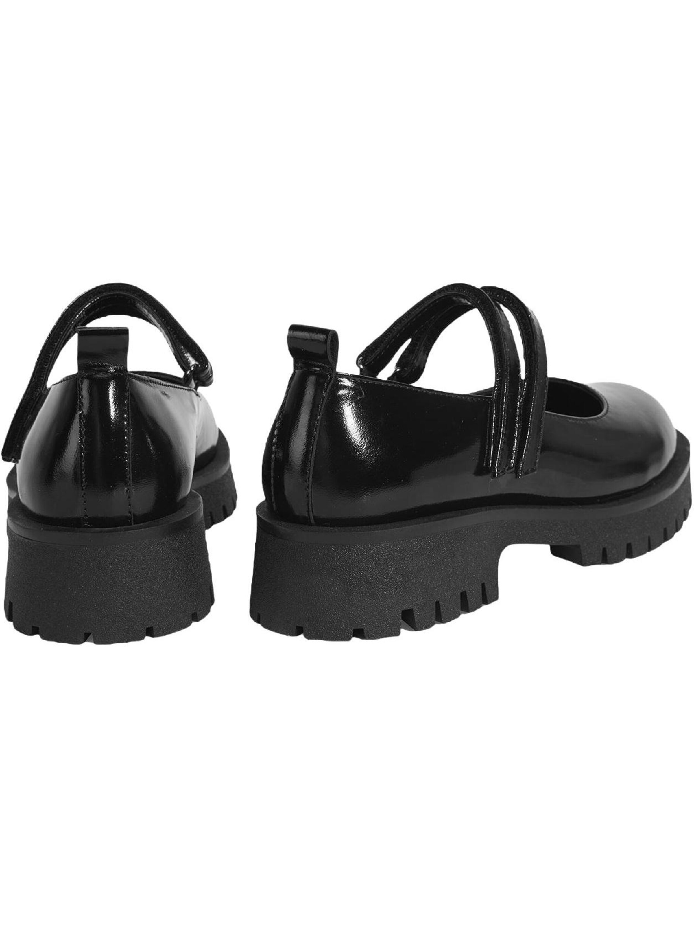 Desa Classic Flats 'Slip-Ons' in Black