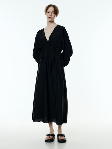 EDITED Šaty 'Xue' – černá: přední strana
