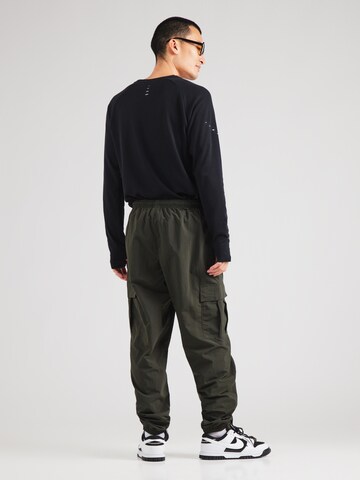Nike SportswearTapered Cargo hlače 'CLUB' - zelena boja