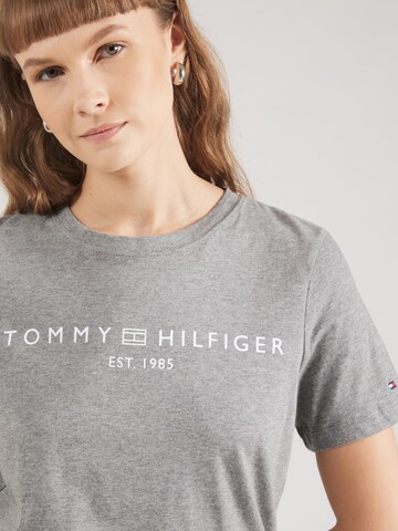TOMMY HILFIGER Футболка в Серый