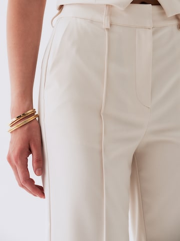Regular Pantalon à plis 'Mia' RÆRE by Lorena Rae en blanc