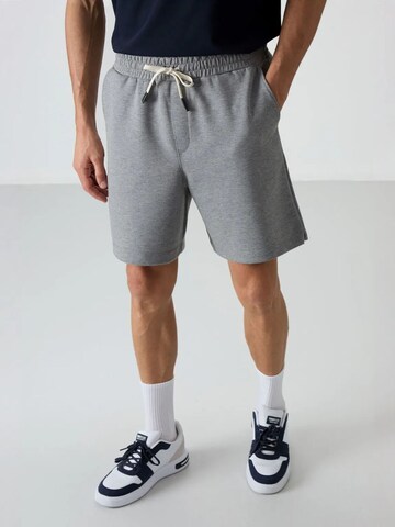 Tommy Life Regular Shorts in Grau