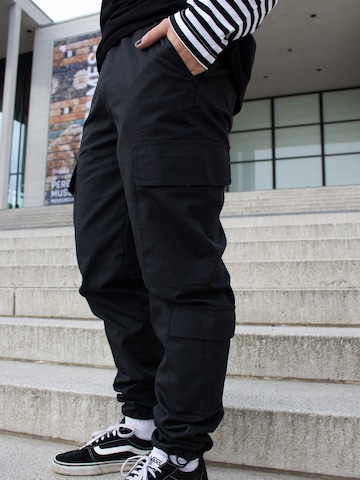 ABOUT YOU Limited Regular Pants 'Gustav' in Black