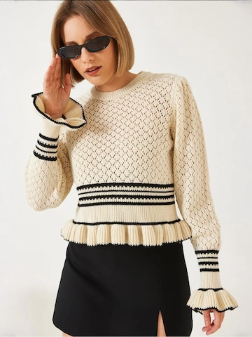 Bianco Lucci Sweater in Beige