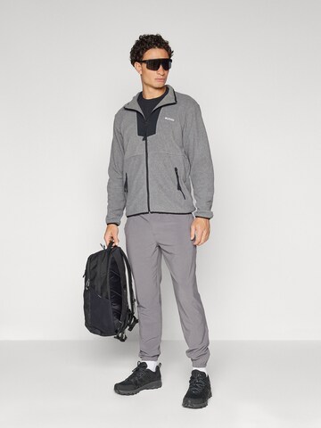 COLUMBIA Toiminnallinen fleecetakki 'Sequoia Grove' värissä harmaa