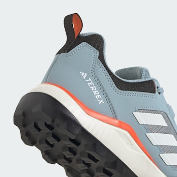 Chaussure de course 'Tracerocker 2.0' ADIDAS TERREX en gris