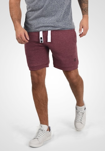 !Solid Regular Sweatshorts in Rot: predná strana