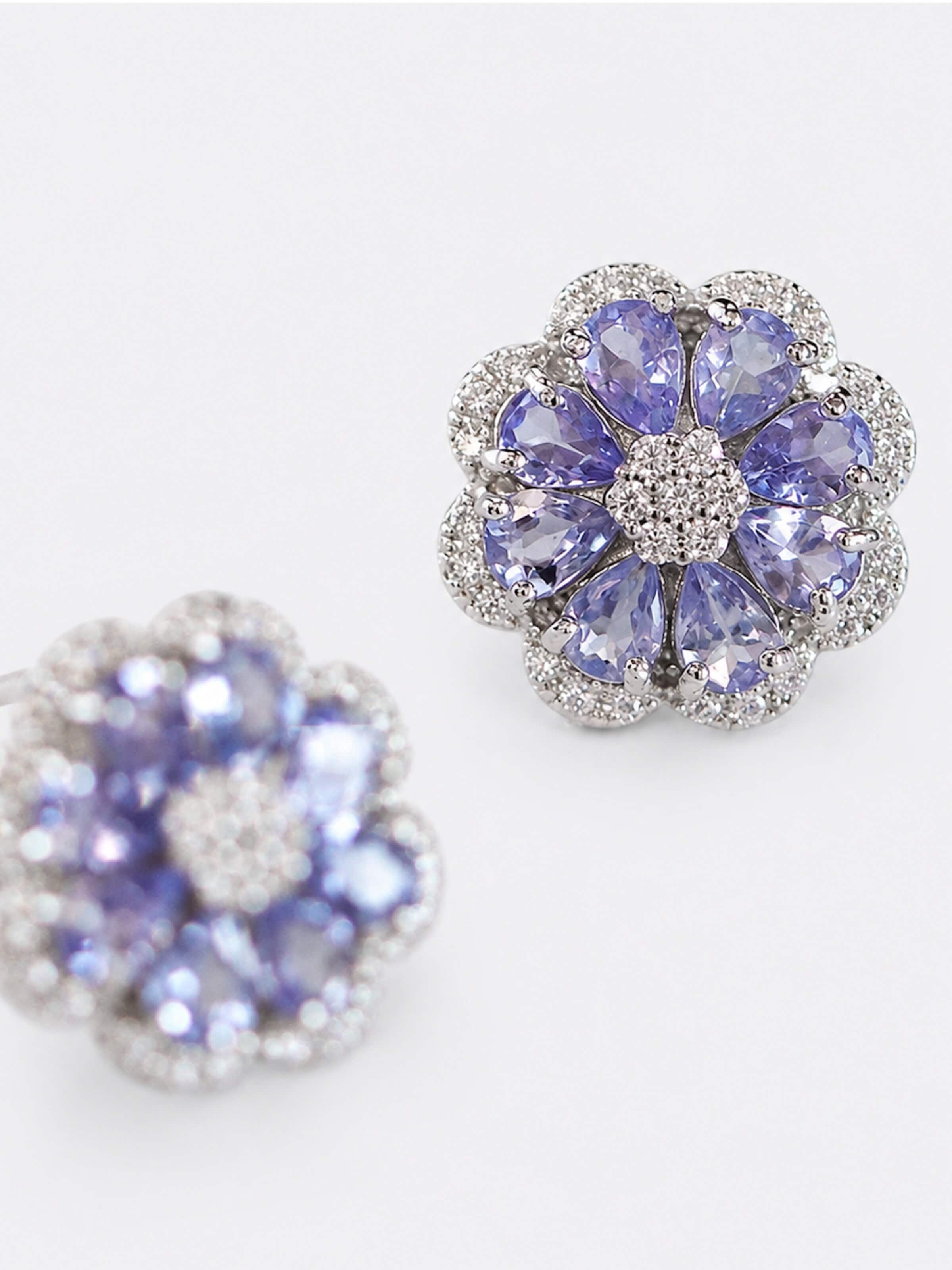 LanLiviaNaušnice 'Tanzanite Stone Flower Ear Studs' - ljubičasta boja: prednji dio