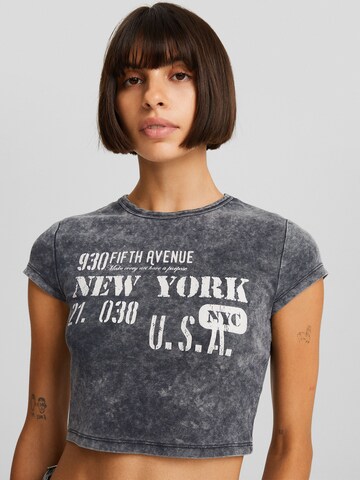 Bershka T-Shirt in Grau